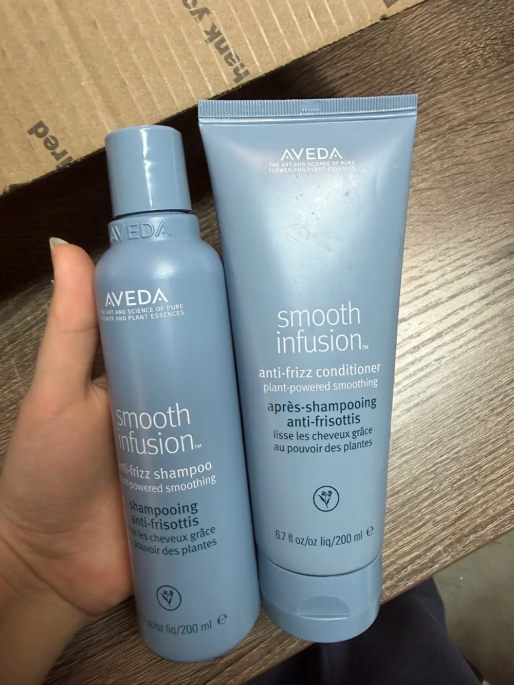 AVEDA Smooth Infusion Anti-Frizz Shampoo & Conditioner - Light Blue